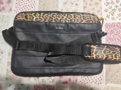 Bolso negro para pc animal print - miniatura 1