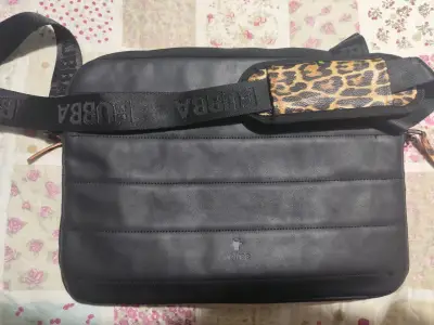 Bolso negro para pc animal print - miniatura 2