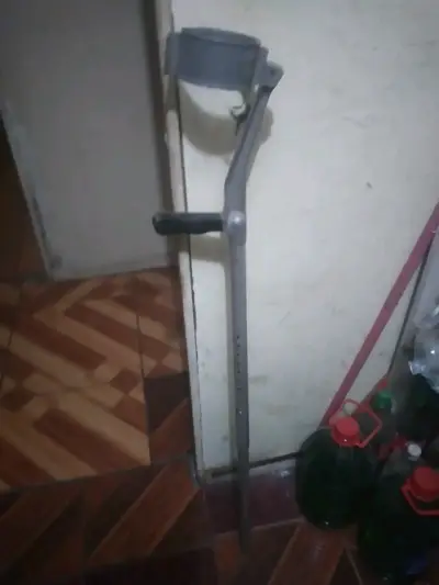 Muleta ajustable metálica - miniatura 3