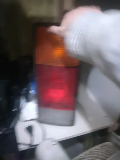 Luz trasera para auto - miniatura 1