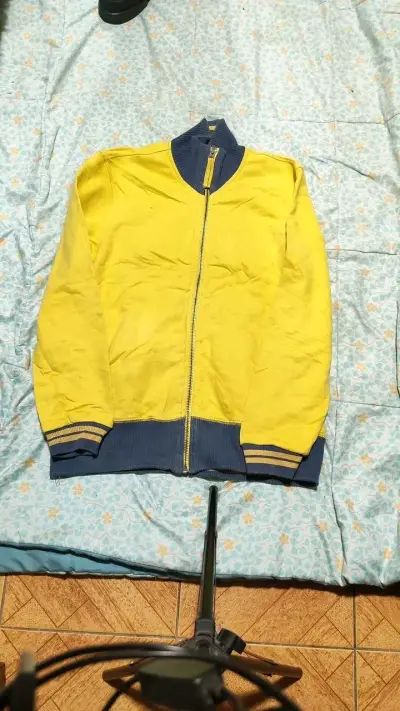 Chaqueta amarilla con azul - miniatura 1
