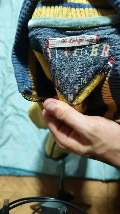 Chaqueta amarilla con azul - miniatura 2