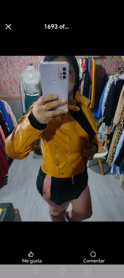 Chaqueta amarilla de cuero sintético - miniatura 2