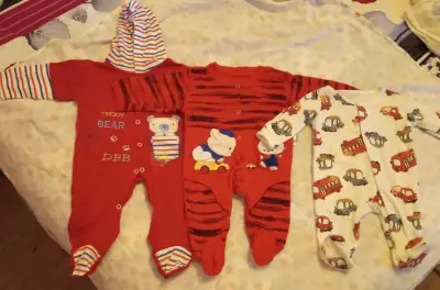 Paquete de ropa para bebe - miniatura 1