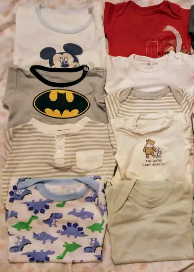 Paquete de ropa para bebe - miniatura 2