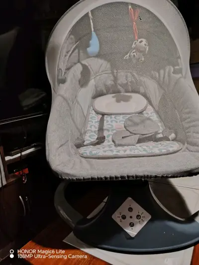 Silla mecedora para bebé - miniatura 1