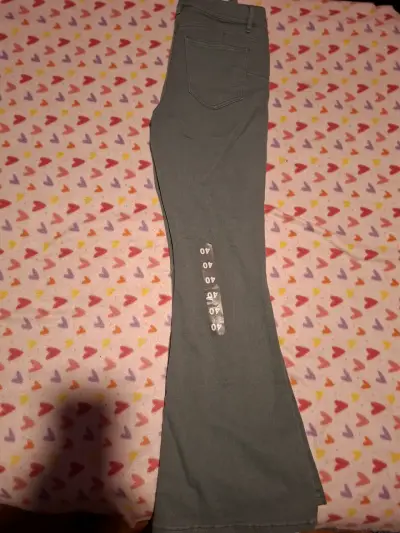 Pantalones acampanados verdes nuevos - miniatura 3