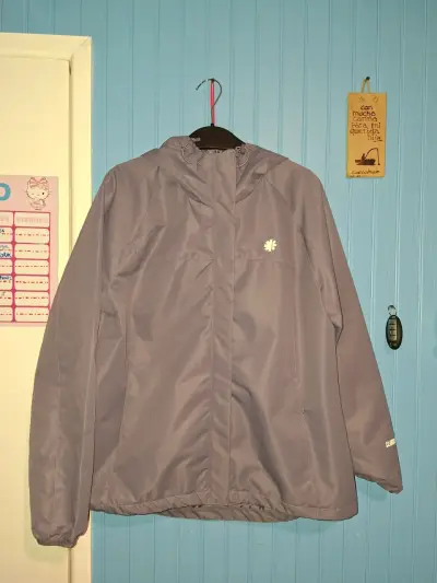 impermeable morado con capucha - miniatura 1