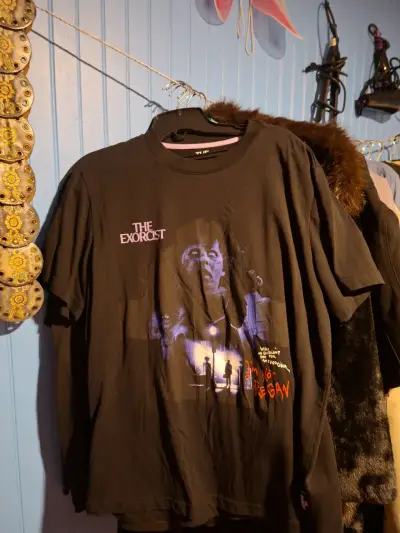 Polera negra "The Exorcist" - miniatura 1