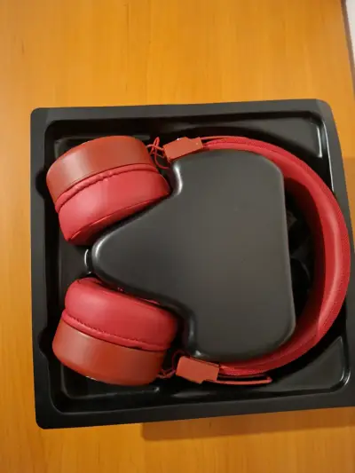 Audífonos rojos en caja sleve - miniatura 1