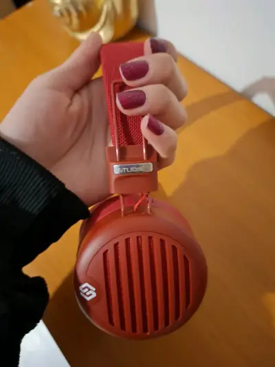 Audífonos rojos en caja sleve - miniatura 2