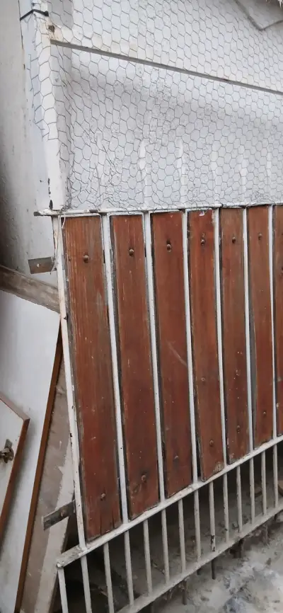 Reja metálica con puerta - miniatura 3