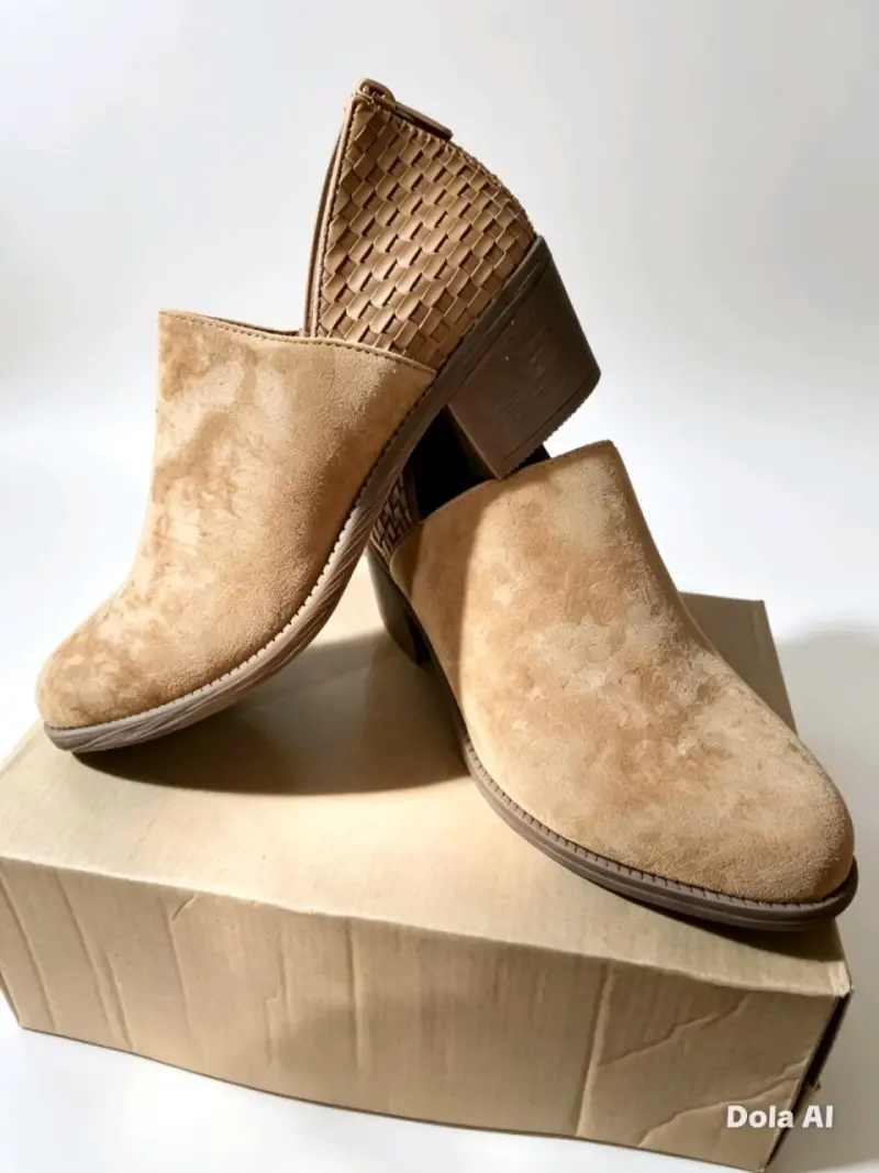 Botines beige con tacón medio