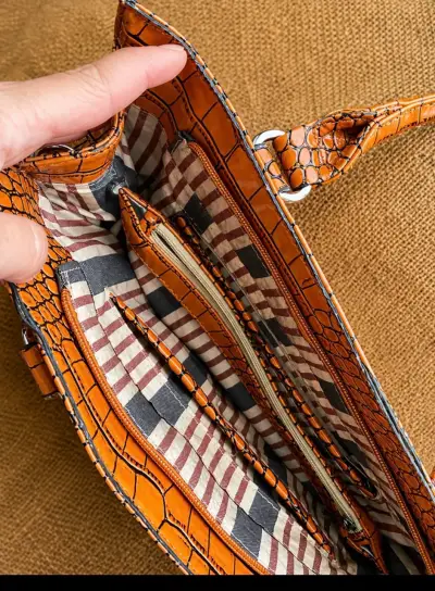 Cartera marrón cuero sintético - miniatura 2