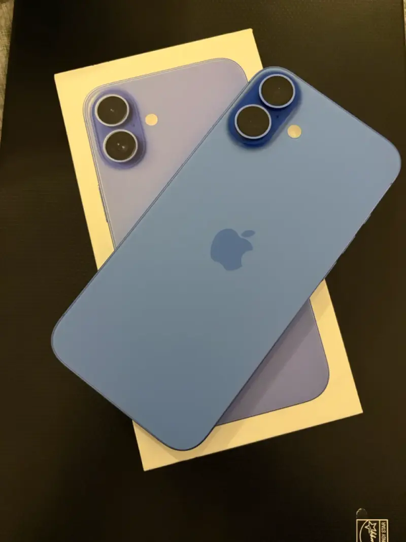 iPhone 16 Plus color azul 128 gb - 2