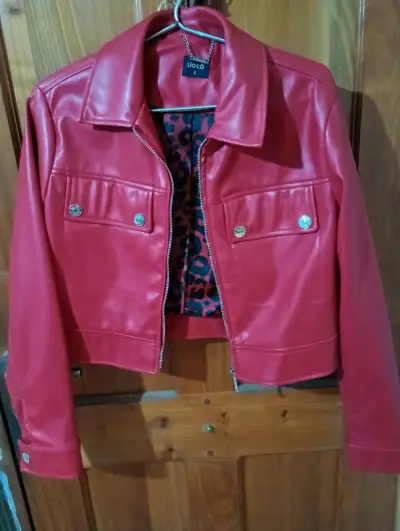 Chaquetas  roja  de cuero , material invierno - miniatura 1