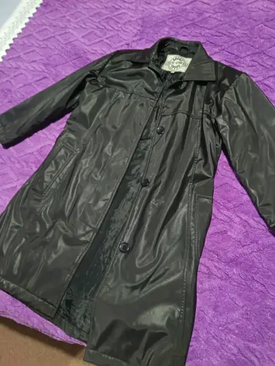 Abrigo impermeable negro - miniatura 1