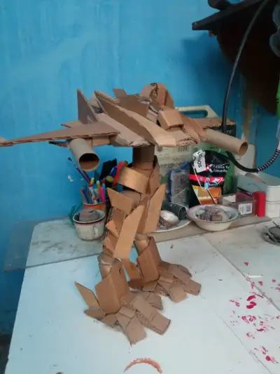 Robot hecho con cartón ♻️. Para decoración. - miniatura 4