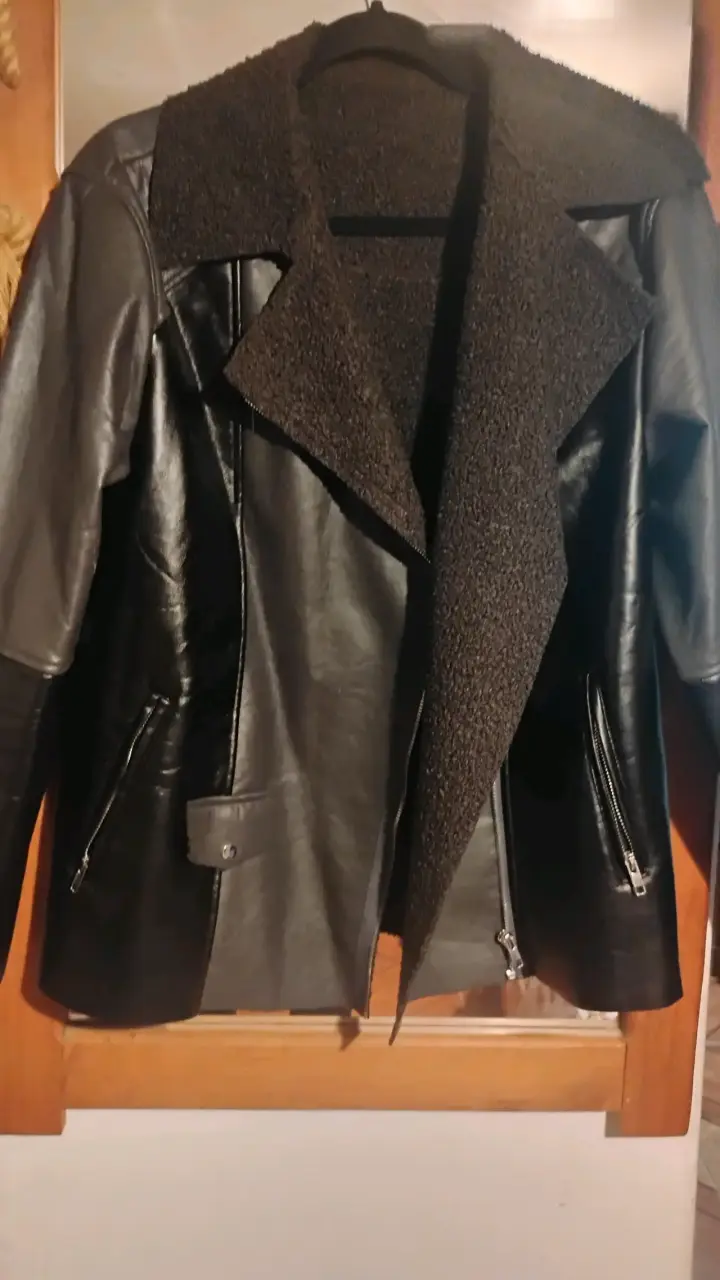 Chaqueta ecocuero negra con gris - 2