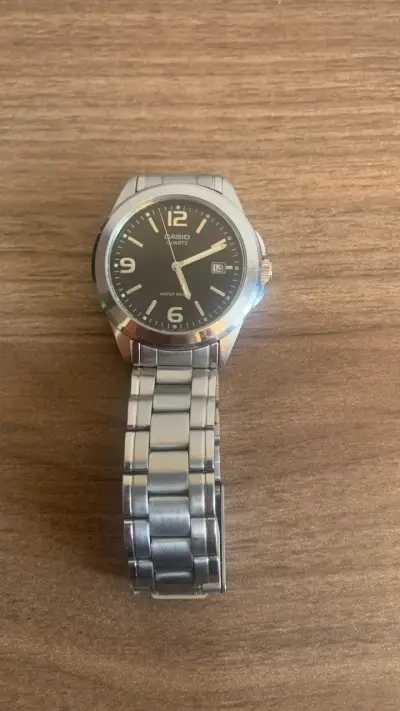 Reloj Casio metálico cuarzo - miniatura 1