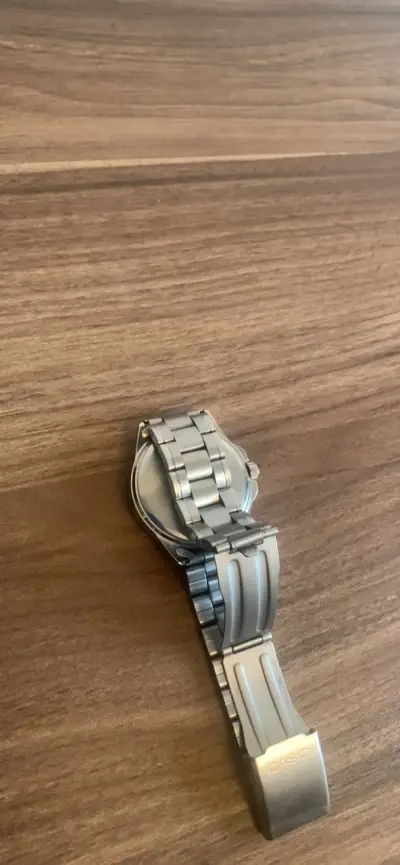 Reloj Casio metálico cuarzo - miniatura 2