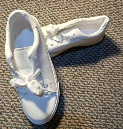 Zapatillas blancas casuales - miniatura 1