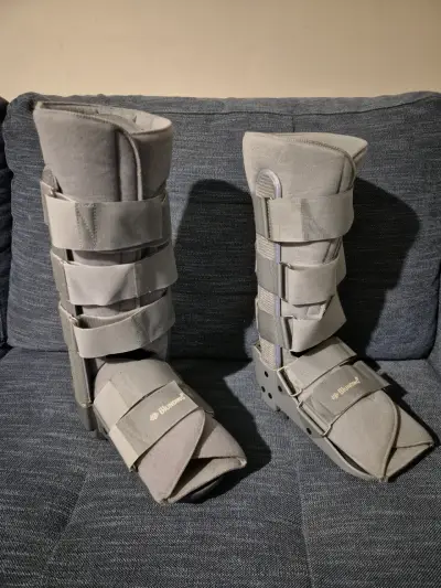 Botas ortopédicas ajustables - miniatura 1