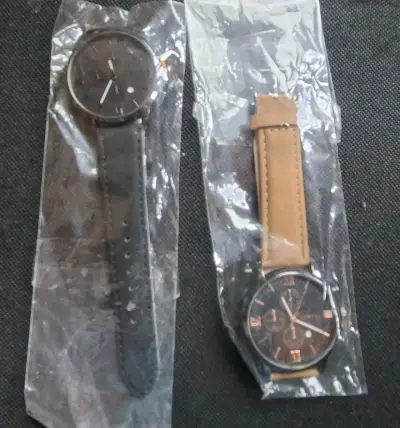 Relojes nuevos en embalaje original - miniatura 1