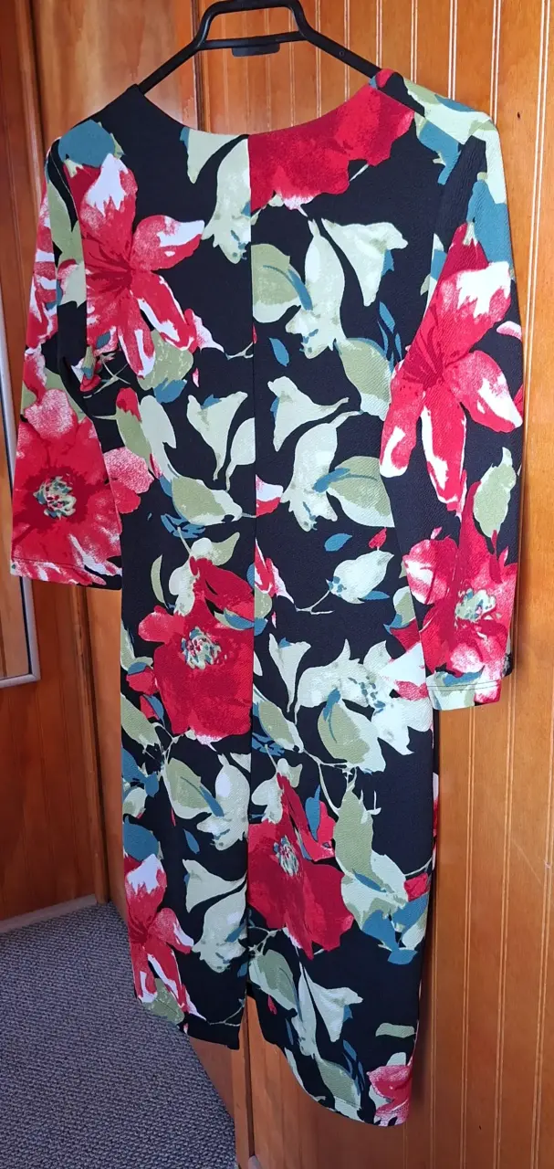 Vestido floral negro con rojo - 2