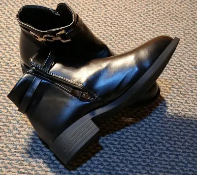 Botines negros con detalle dorado - miniatura 3