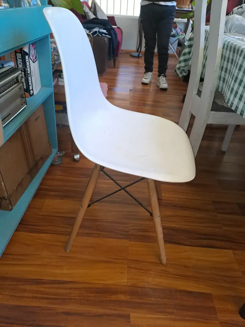 Silla blanca moderna (4) - 1