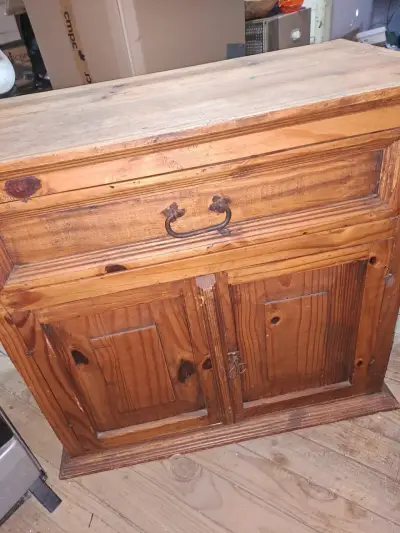 Mueble de madera rústico tipo cómoda - miniatura 1