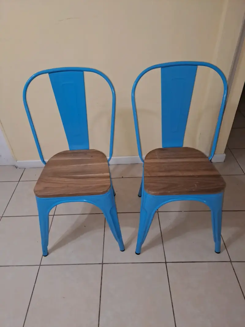 Par de sillas metálicas azules - 1