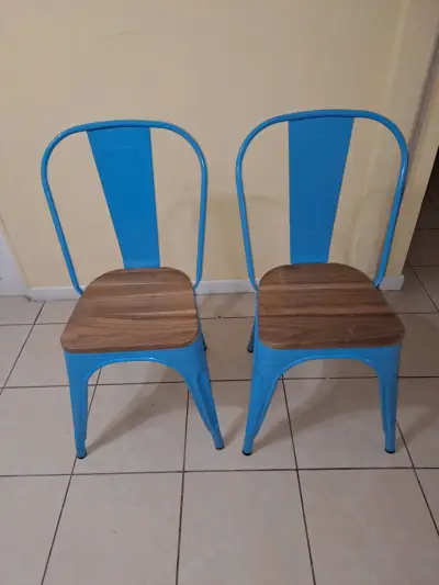 Par de sillas metálicas azules - miniatura 1
