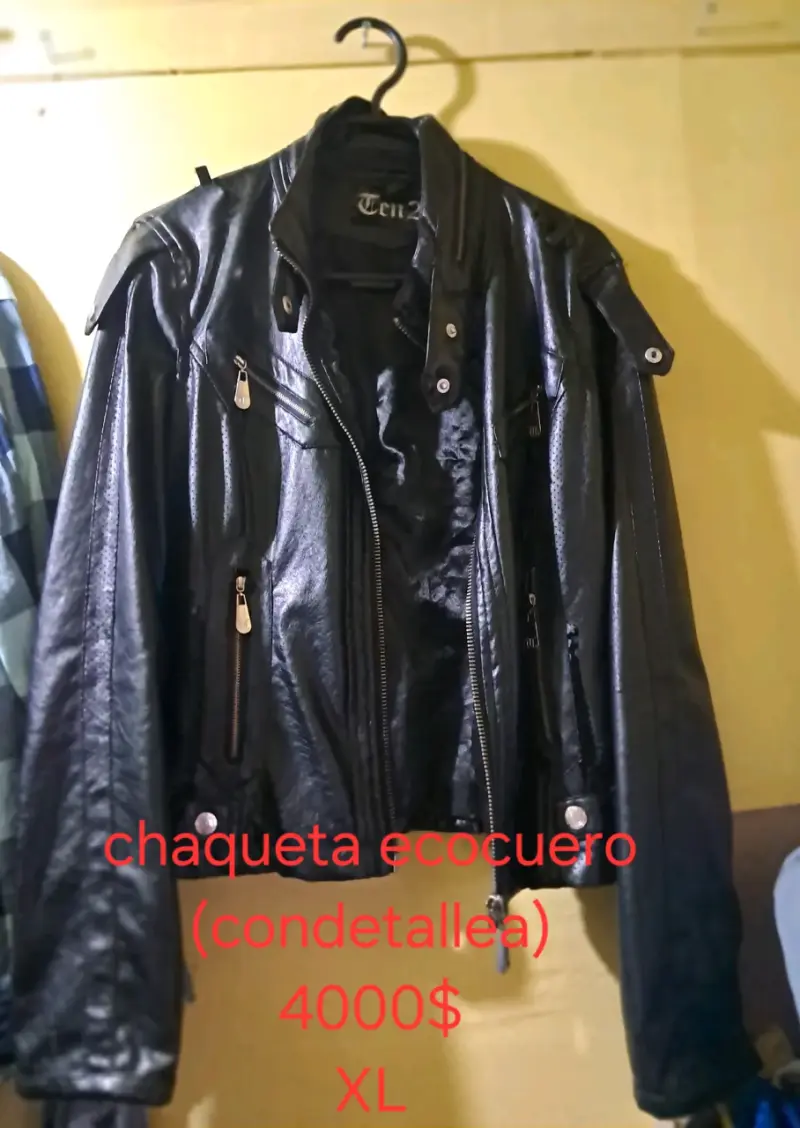 Chaqueta negra de ecocuero - 1