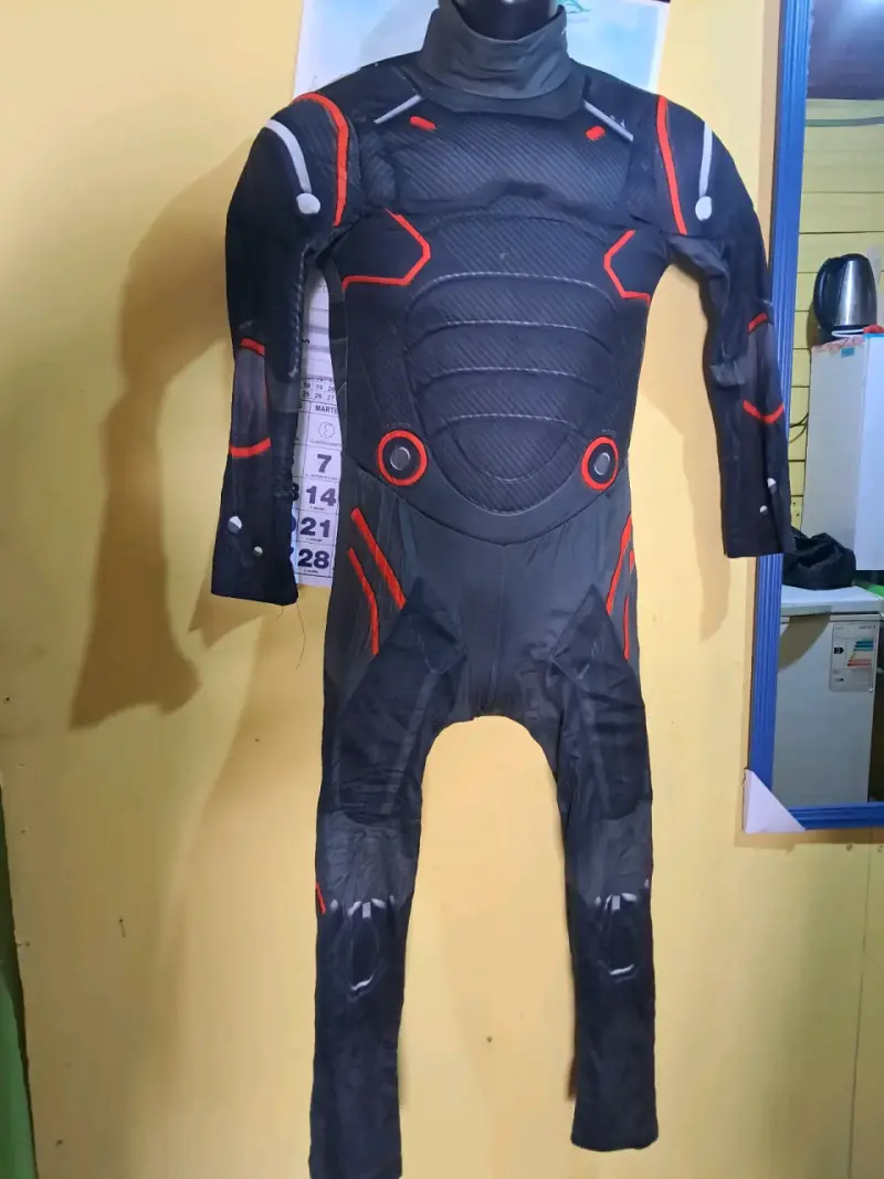 Chaqueta negra de ecocuero - 4