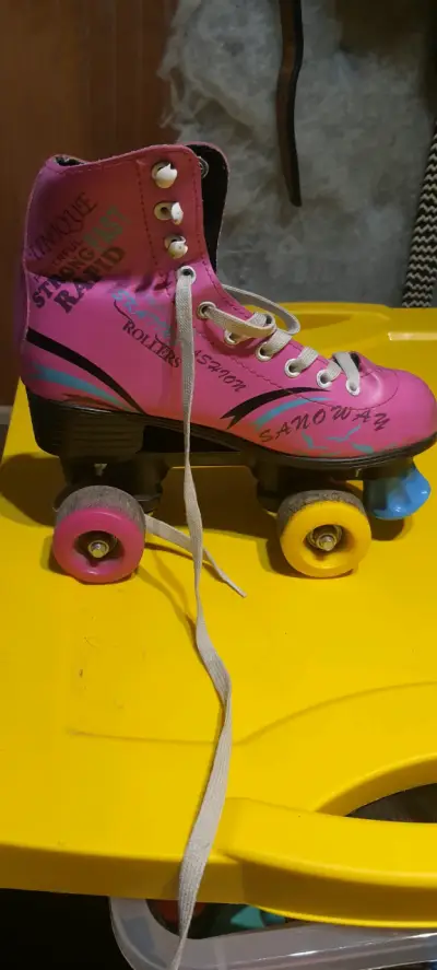 Patines vintage rosados con diseño - miniatura 2