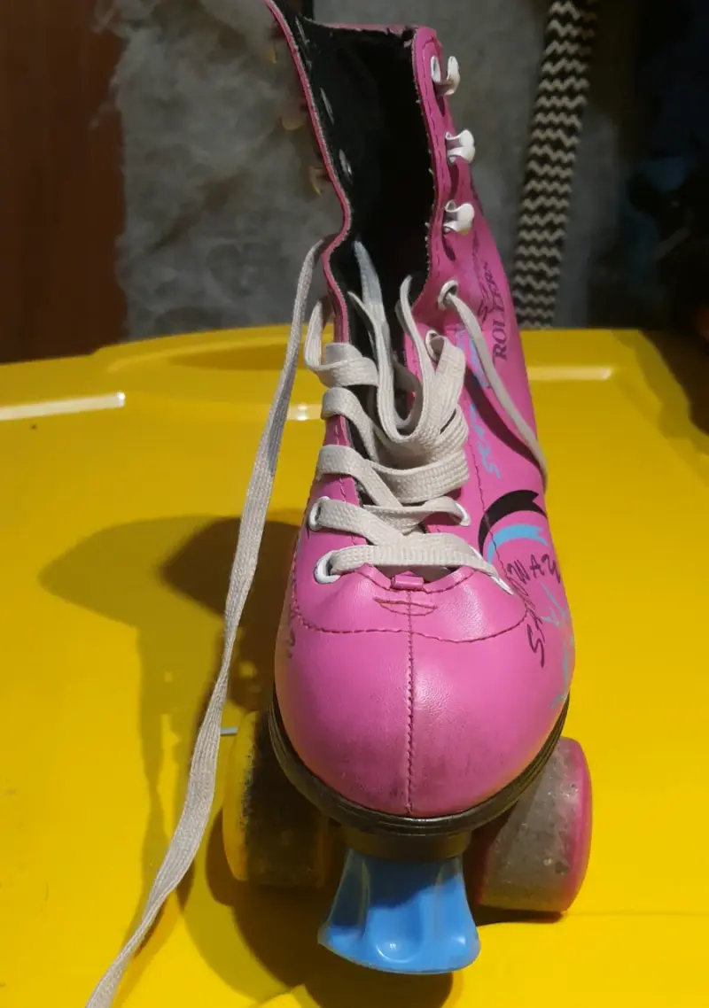 Patines vintage rosados con diseño - 6