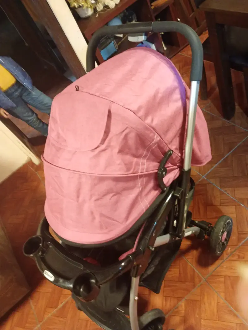 Coche de bebé rosado - 5
