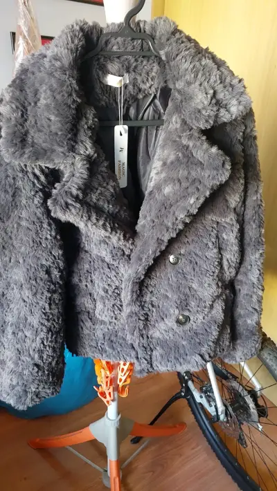 Chaqueta de piel sintética gris - miniatura 1