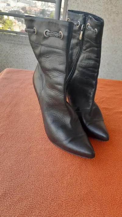 Botines de cuero negro - miniatura 1