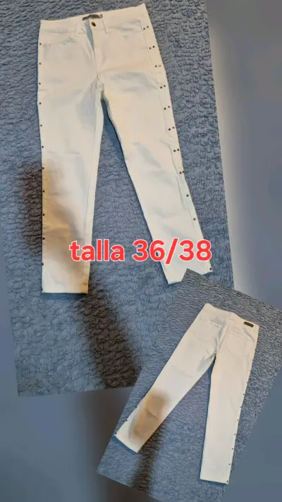 Jeans blancos con botones laterales - miniatura 1