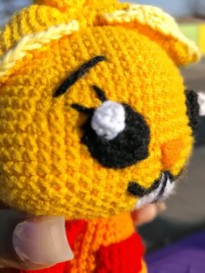 Muñeco de conejo amarillo tejido - miniatura 5