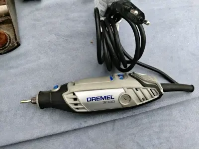 Herramienta rotativa Dremel 3000 - miniatura 1