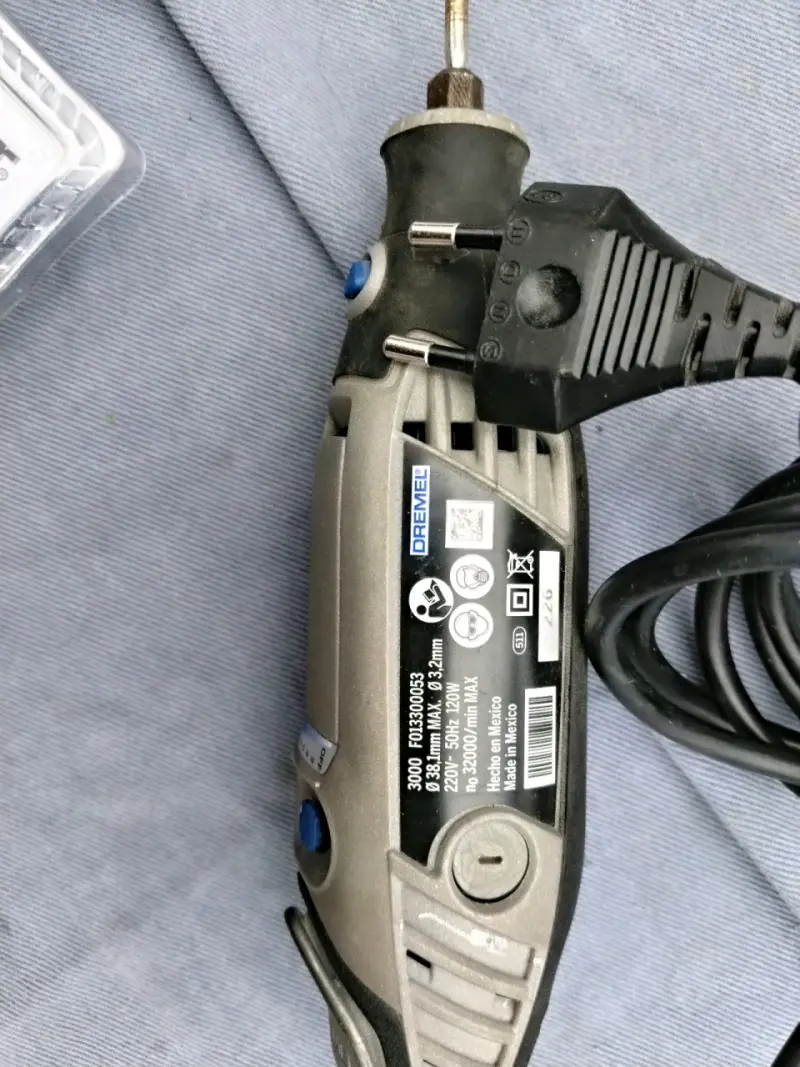 Herramienta rotativa Dremel 3000 - 2