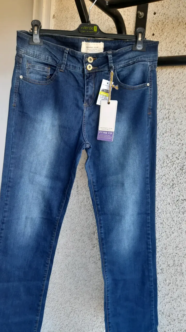 Jeans azul con etiquetas - 3