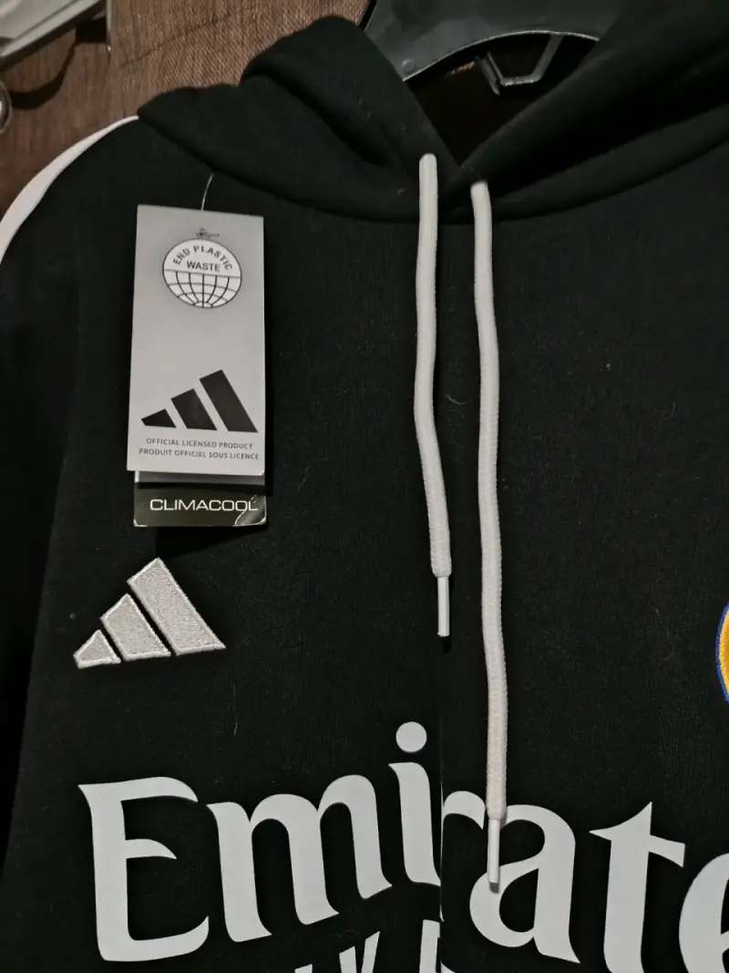 Polerón negro Real Madrid Y Cartera Nike - 2