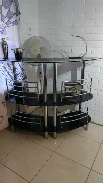 Bar de vidrio y metal - miniatura 1