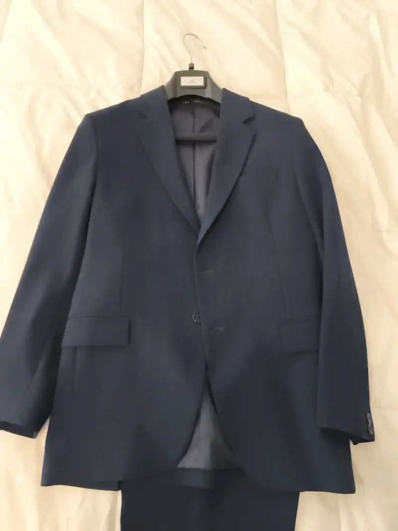 Traje azul de hombre - 1