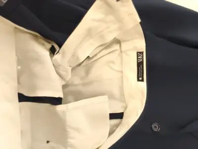 Traje azul de hombre - miniatura 4